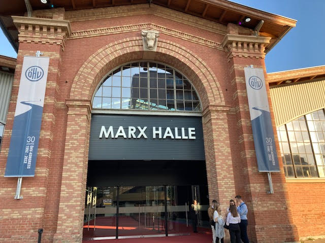Banneranlage Marx Halle